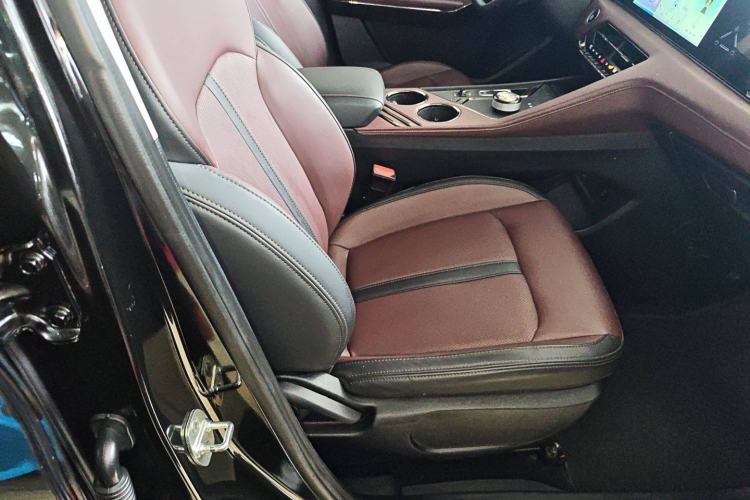 Used SOL X8 PLUS 2023 1.5 TGDI DCT Smart Home Edition 7-Seater