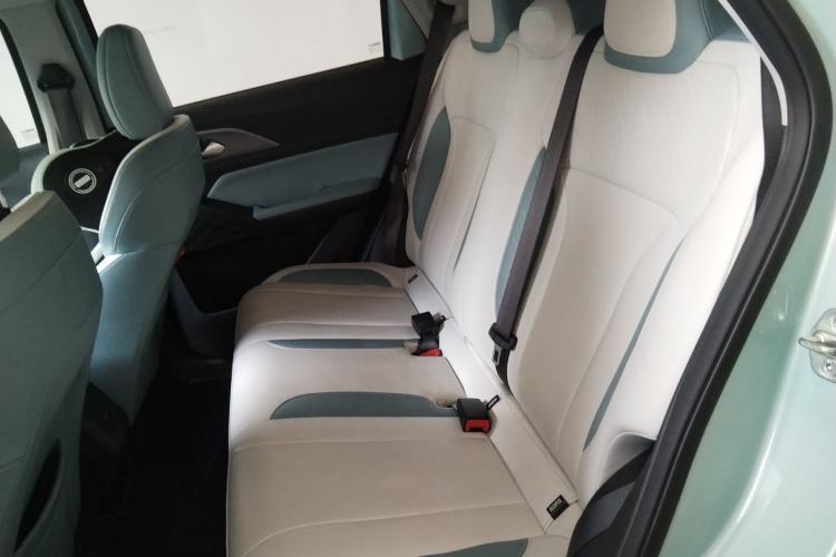 Used Geometry E Firefly 2024 401 km Fluorescent Left Rear Seat