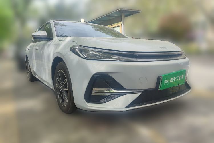 Used Geely Galaxy A7 2025 Model EM-i 70km Luxury Edition Front Right 45 Deg