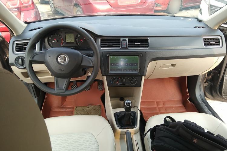 Used Skoda Rapid 2016 1.6L Manual Trend Edition Center Console