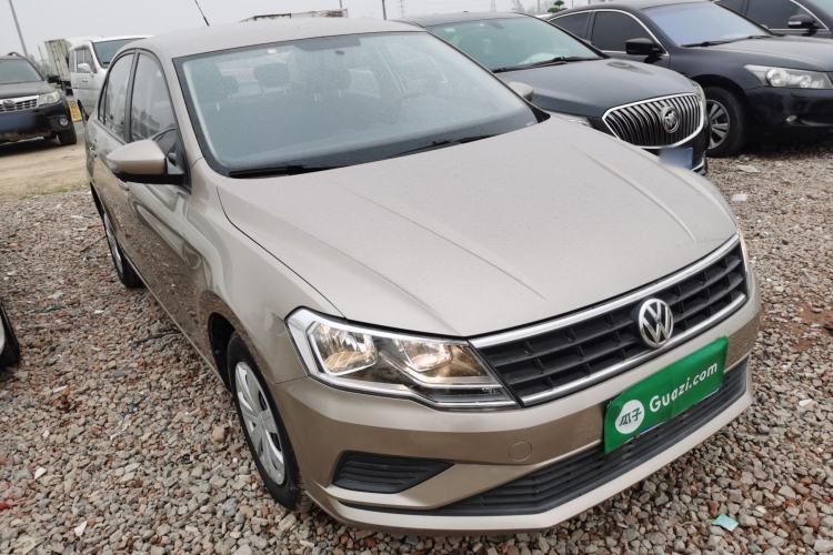 Used Volkswagen Jetta 2017 1.4L Manual Fashion Edition Front Right 45 Deg