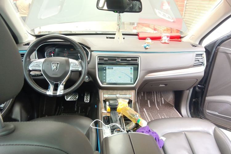 Used Roewe RX8 2018 30T Smart Connectivity All-Wheel Drive Supreme Edition Interior 2