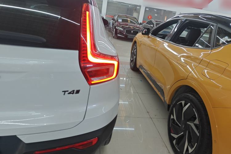 Used Volvo XC40 2021 T4 Four-Wheel Drive Smart & Sporty Edition Exterior 3