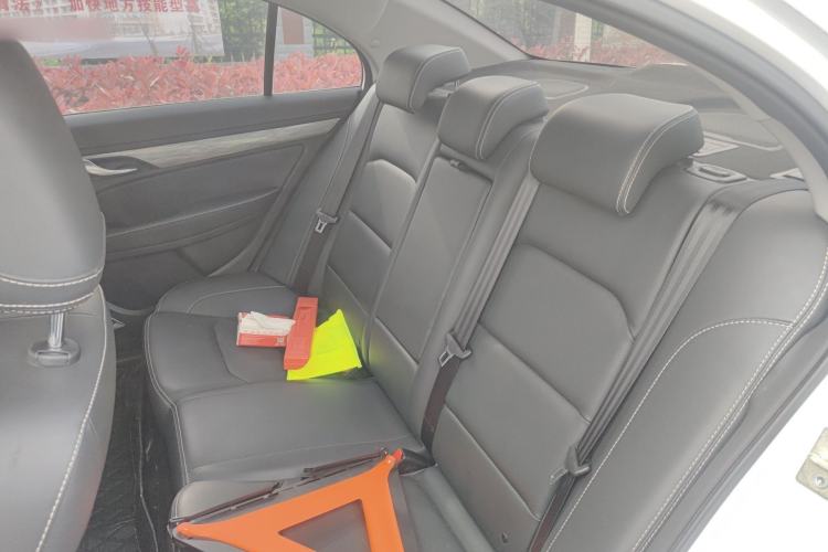 Used Geely Auto Emgrand 2019 Leading Edition 1.5L CVT Upward-Connected Model China VI Standard Left Rear Seat