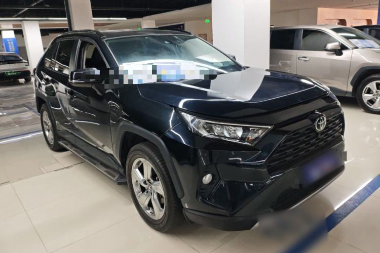 Used Toyota RAV4 2021 2.0L CVT Two-Wheel Drive Fashion PLUS Edition Front Right 45 Deg