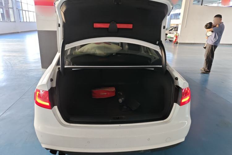 Used Audi A4L 2013 35 TFSI Automatic Technology Edition Trunk