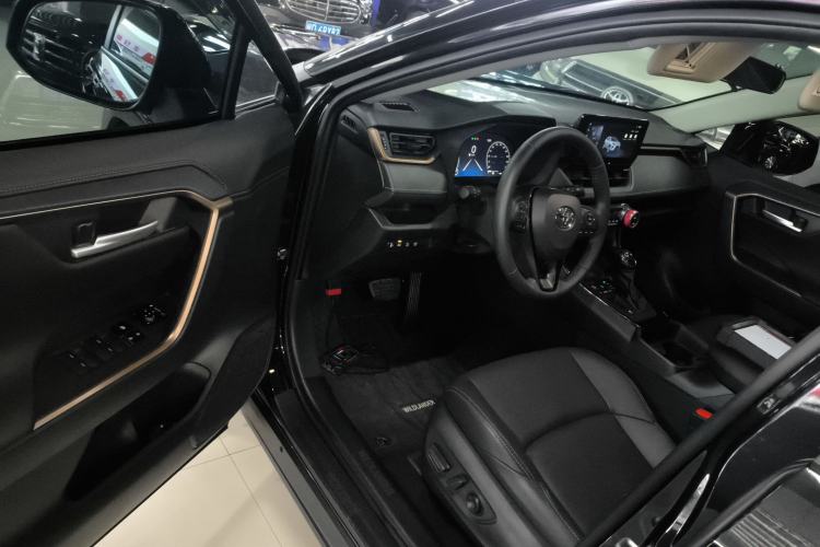 Used Toyota Wildlander 2024 Dual-Motor 2.5L E-CVT Two-Wheel Drive Luxury PLUS Edition