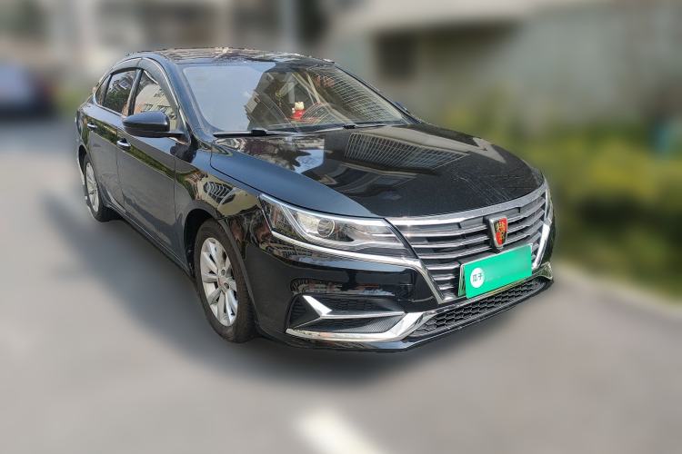 Used Roewe i6 New Energy 2017 45T Hybrid Connect & Smart Enjoyment Edition Front Right 45 Deg
