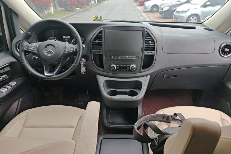 Used Mercedes-Benz Vito 2021 2.0T Business Version 7 Seats Center Console