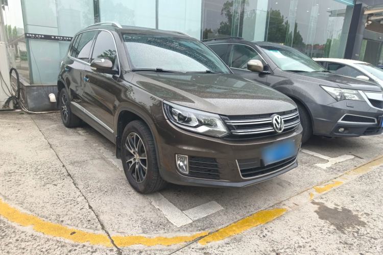 Used Volkswagen Tiguan 2015 1.8TSI Automatic Two-Wheel Drive Luxury Model Front Right 45 Deg
