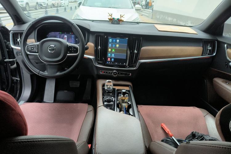 Used Volvo S90 2022 B5 Zhiyi Luxury Edition Center Console