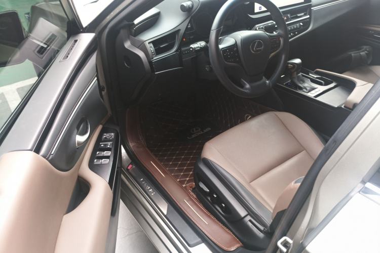 Used Lexus ES 2023 260 Excellence Edition Driver Seat