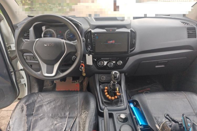 Used Isuzu JLM 2018 2.5T Four-Wheel Drive Diesel Luxury Version JE4D25Q5A Center Console