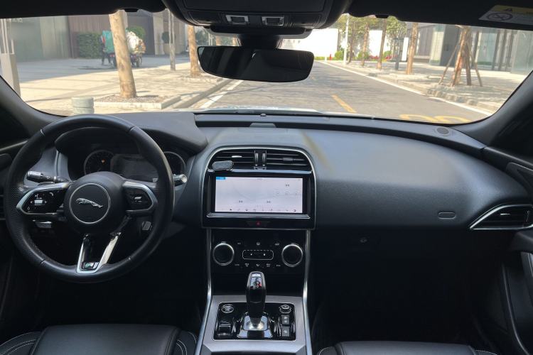 Used Jaguar XEL 2020 2.0T 200PS R-DYNAMIC Youth Sports Edition Interior 7