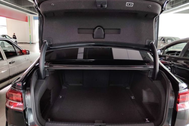 Used Volkswagen Phideon 2018 Revised Version 380TSI Two-Wheel Drive Business Edition
