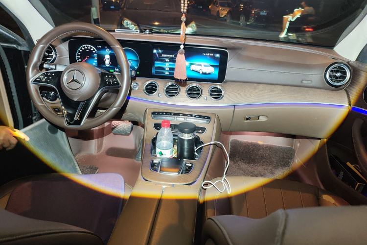 Used Mercedes-Benz E-Class New Energy 2022 E 350 e L Plug-in Hybrid Sedan Center Console