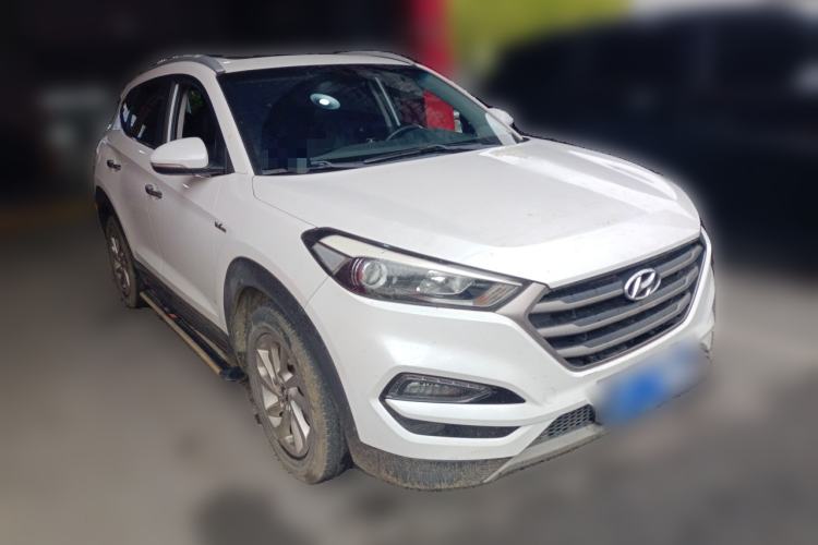 Used Hyundai Tucson 2015 1.6T Dual-Clutch Two-Wheel-Drive Smart Model Front Right 45 Deg