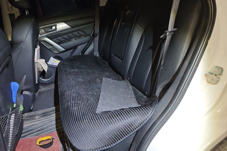 Used Haval H2 2016 Red Label 1.5T Manual Two-Wheel Drive Elite Model
