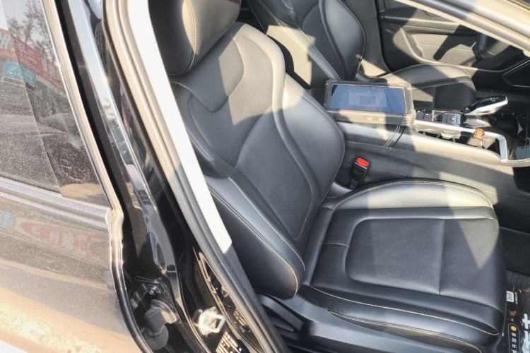 Used Bestune B70 2023 Third Generation 1.5T Automatic Enjoyment Version Right Front Seat