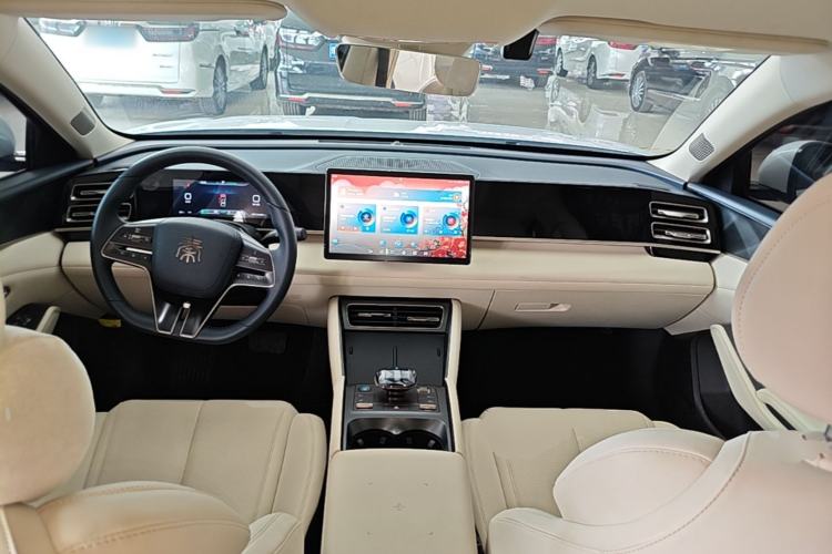 Used BYD Qin L 2024 DM-i 120KM Leading Model Center Console