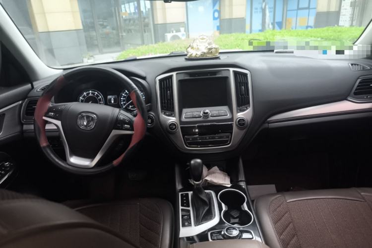 Used CHANGAN CS95 2017 2.0T Two-Wheel Drive Zhitu Edition Center Console