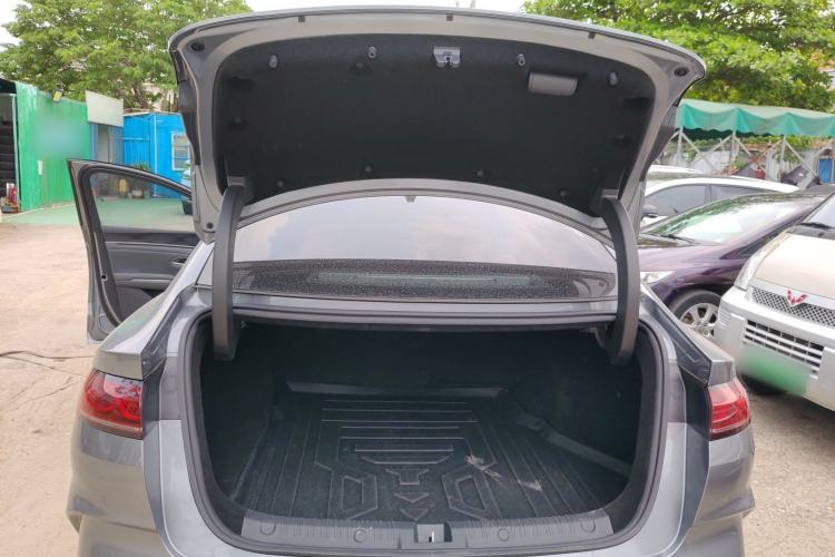 Used BYD Qin L 2025 DM-i Smart Drive 80KM Superior Model Trunk