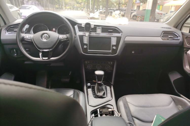 Used Volkswagen Tiguan L 2017 330TSI Automatic Two-Wheel Drive Luxury Edition Center Console