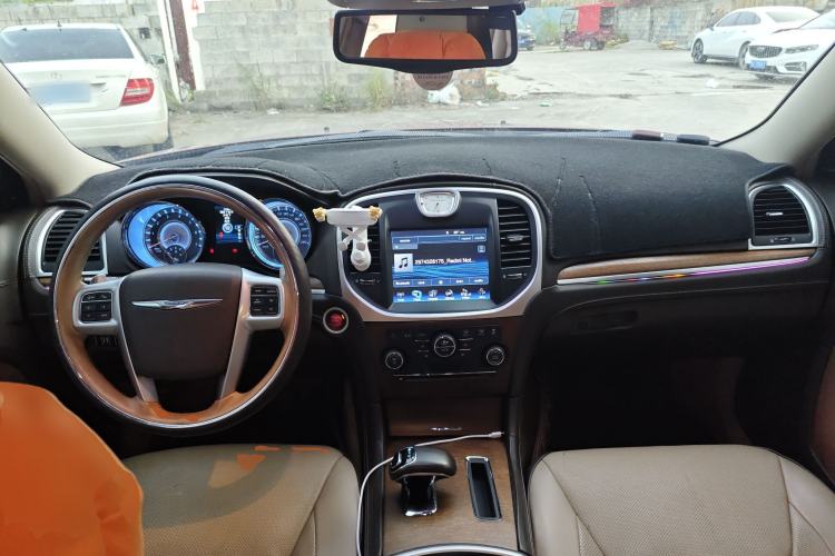 Used Chrysler 300C 2012 3.6L Luxury Edition