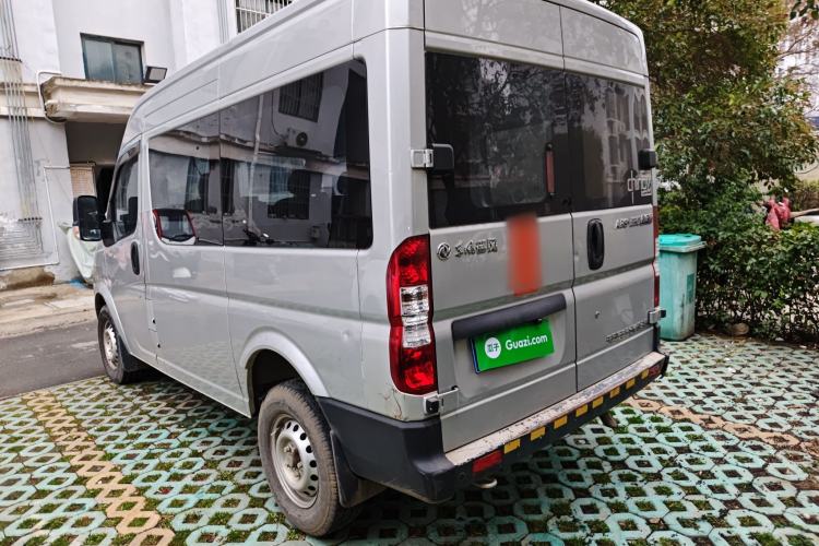 Used Dongfeng Yufeng 2020 2.3T Economy Logistics Vehicle Short Wheelbase Mid-Roof Design 5-9 Seats WP2.3