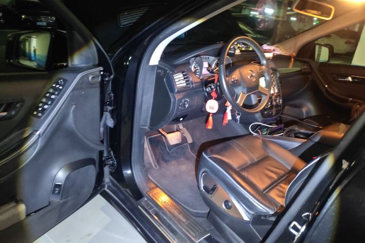 Used Mercedes-Benz R-Class 2017 R 320 4MATIC Business Edition Prestige Model
