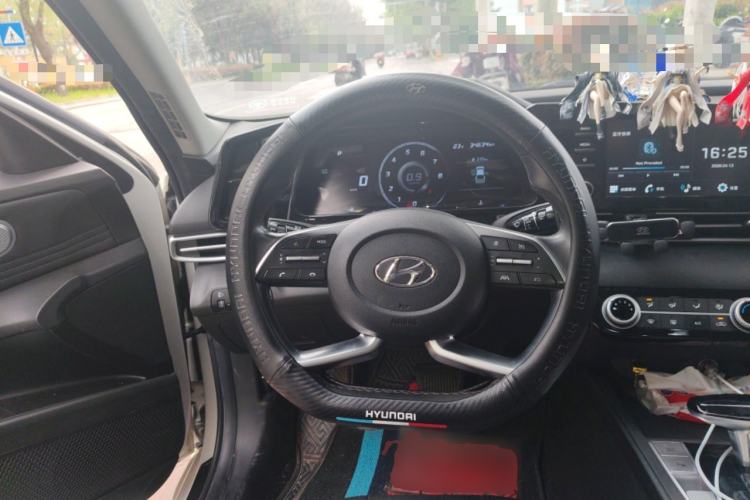 Used Hyundai Elantra 2021 1.5L CVT GLX Elite Edition Steering Wheel