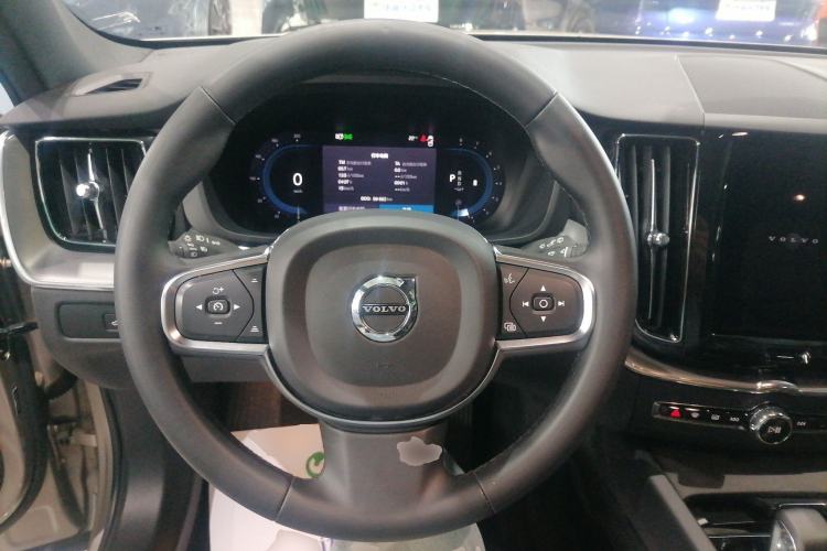 Used Volvo XC60 2023 B5 4x4 Smart Luxury Edition Steering Wheel