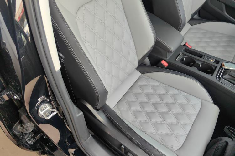 Used Volkswagen Magotan 2023 2 Million Units Limited Edition 330TSI DSG Leading Version Right Front Seat