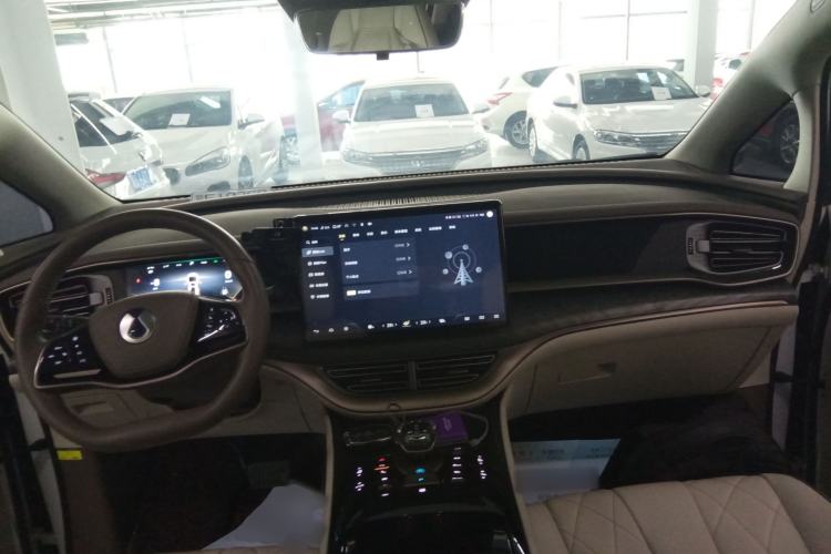 Used Denza D9 2022 DM-i 1040 Prestige Model