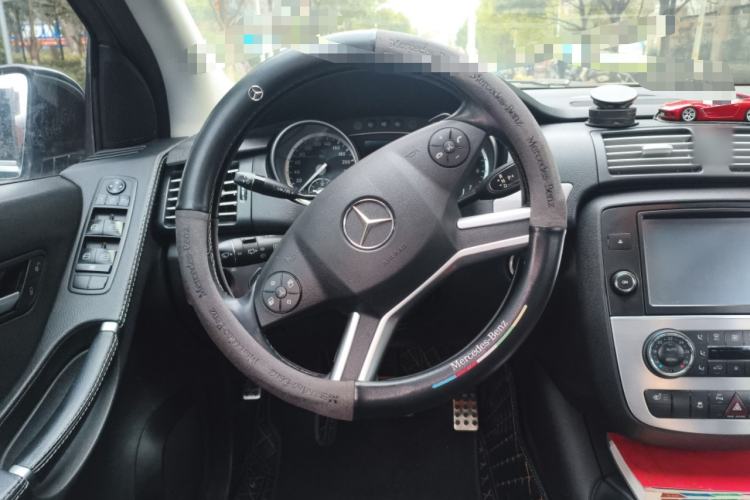 Used Mercedes-Benz R-Class 2014 R 320 4MATIC Business Model Steering Wheel