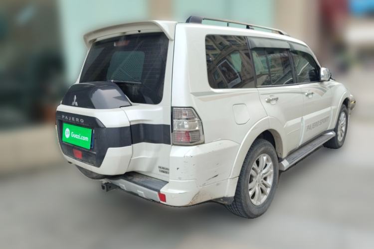 Used Mitsubishi Pajero  Rear Right 45 Deg