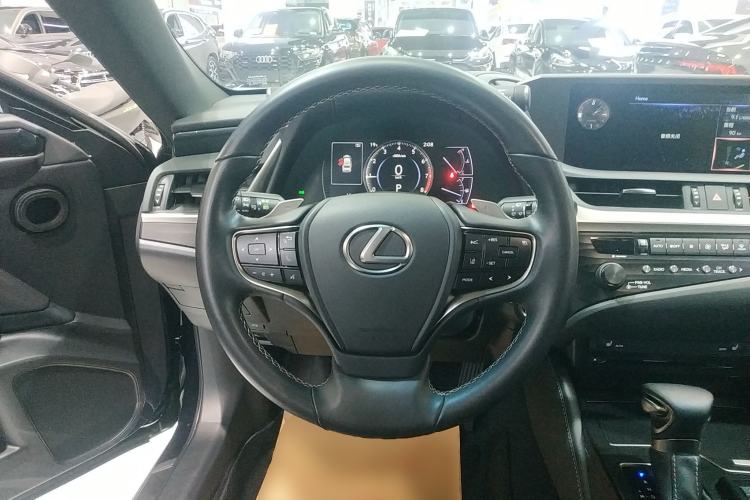 Used Lexus ES 2020 200 Excellence Edition
