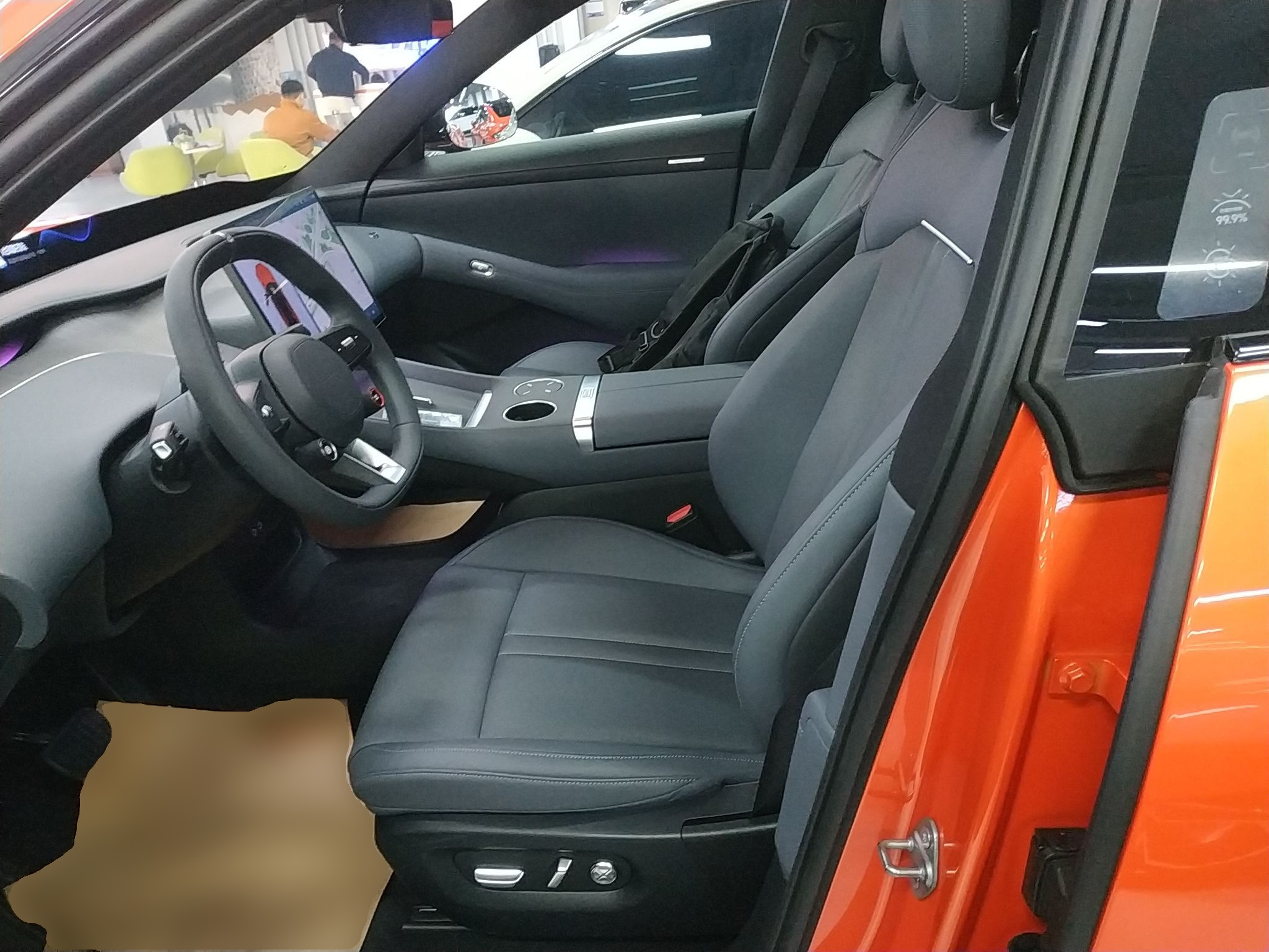 المقاعد الأمامية داخل السيارة