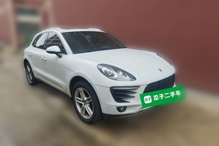 Used Porsche Macan 2016 Macan 2.0T Front Right 45 Deg