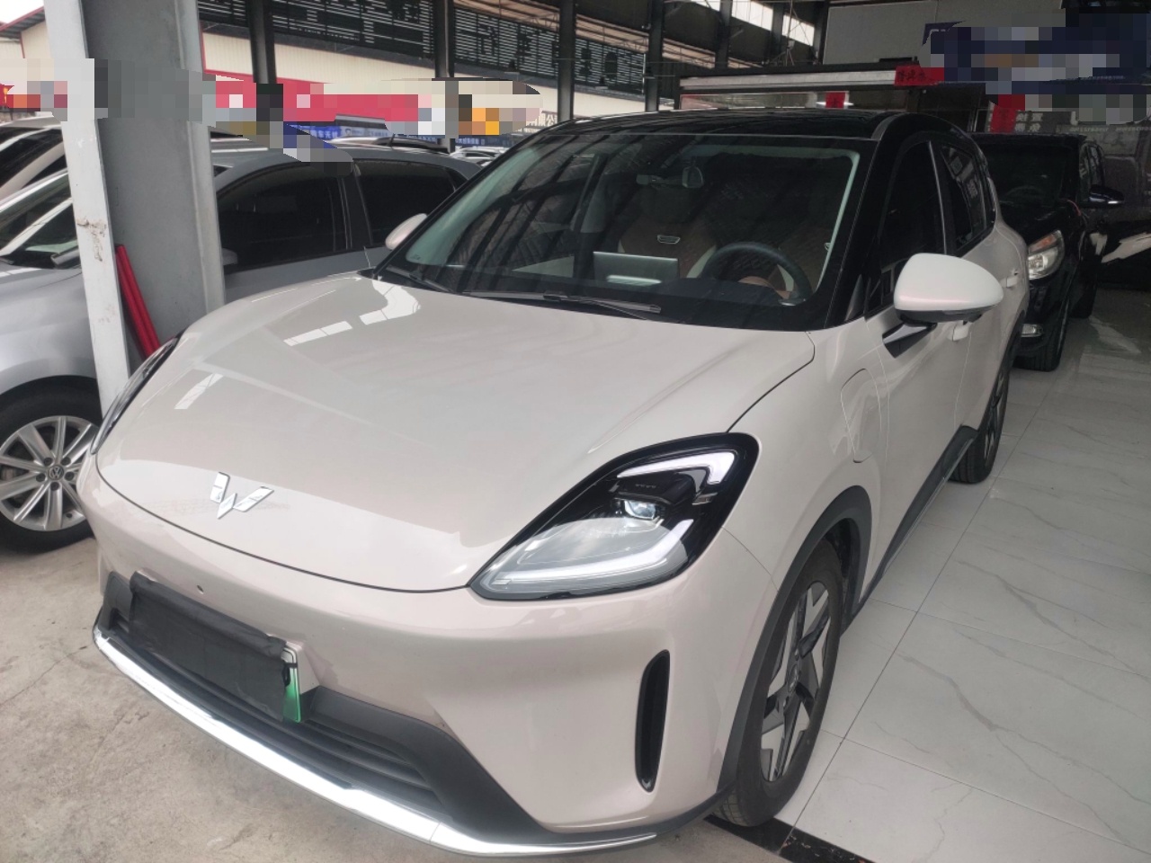 Под передней частью автомобиля