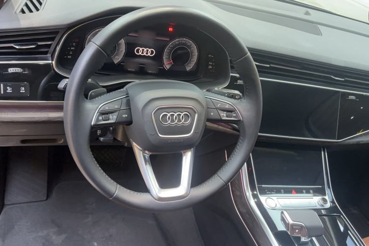 Used Audi Q7 2020 55 TFSI quattro S line sports model Steering Wheel