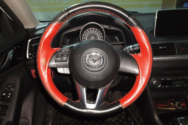 Used Mazda 3 Axela 2014 Sedan 1.5L Automatic Luxury Model