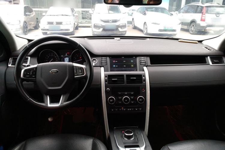 Used Land Rover Discovery Sport 2019 240 PS SE Version China VI Standard Center Console