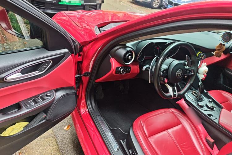 Used Alfa Romeo Giulia 2017 2.0T 280HP Luxury Edition Driver Seat