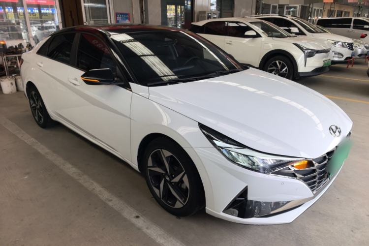 Used Hyundai Elantra 2022 1.5L CVT LUX Prestige Edition Front Right 45 Deg