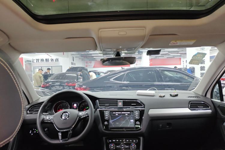 Used Volkswagen Tiguan L 2017 330TSI Automatic Two-Wheel Drive Luxury Edition Headliner