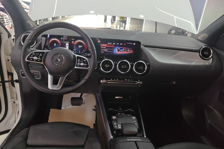 Used Mercedes-Benz GLA 2023 GLA 200 Center Console