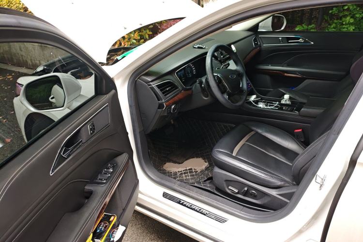 Used Ford Taurus 2017 EcoBoost 245 Flagship Model Driver Seat