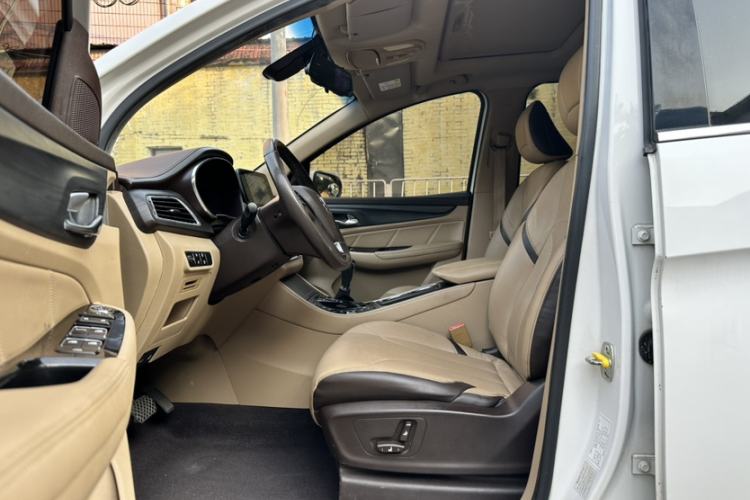 Used Baojun 730 2017 1.8L iAMT Prestige Version 7 Seats Left Front Seat