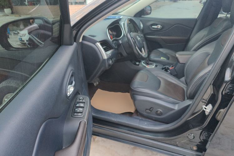 Used Jeep Cherokee 2016 2.4L Superior Edition
